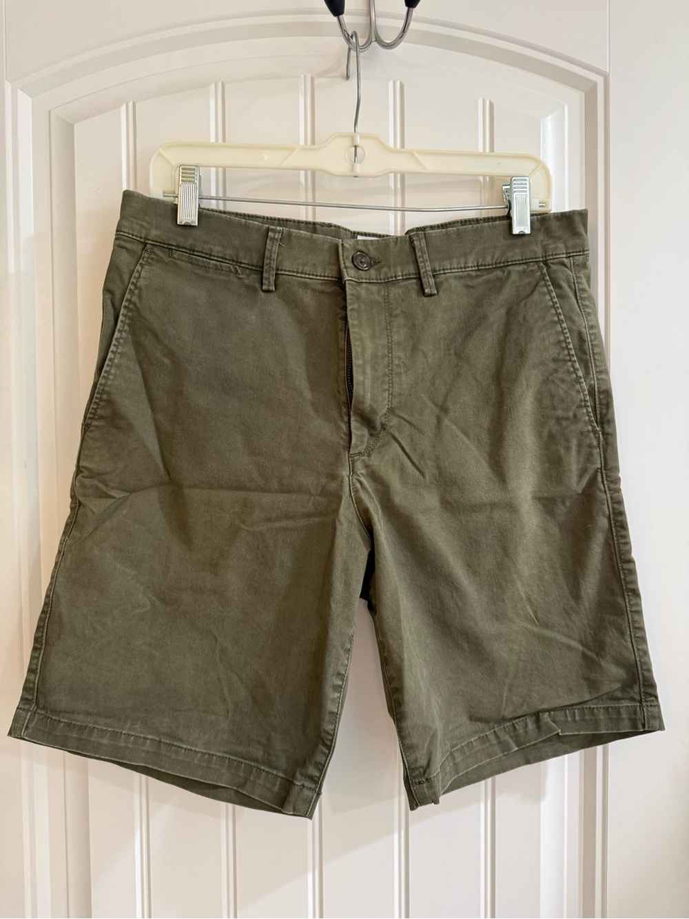 GAP Men's Olive Cotton Flat-Front Shorts